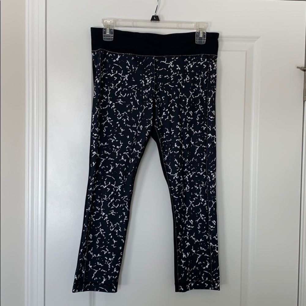 Under Armour Black and White Capri Leggings